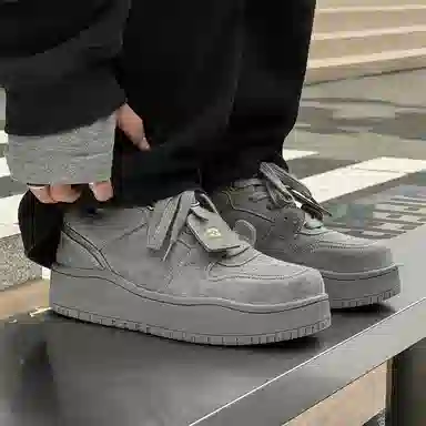 V05 Classic Retro Sneakers