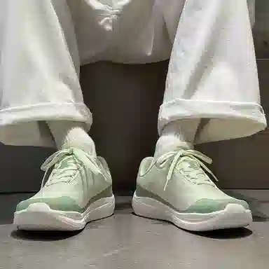 V05 Low Top Casual Sneakers