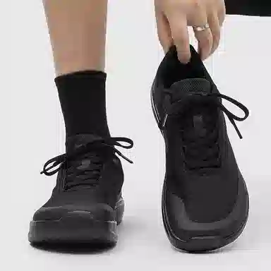 V05 Low Top Casual Sneakers