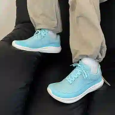 V05 Low Top Casual Sneakers