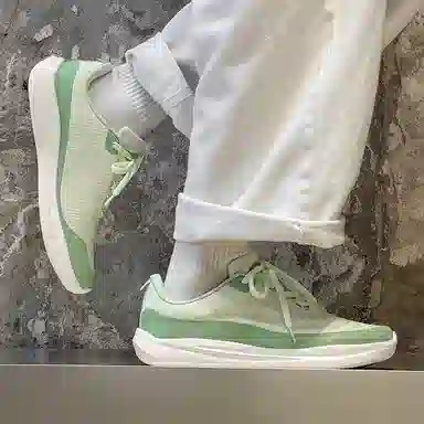 V05 Low Top Casual Sneakers