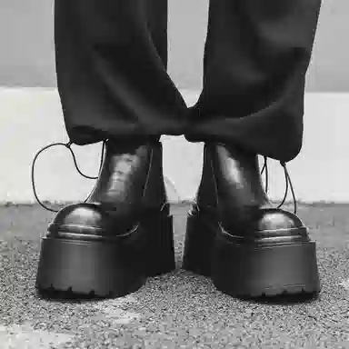 V05 Chelsea Boots Black