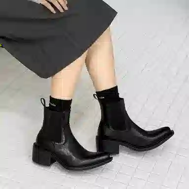 V05 Chelsea Boots Black