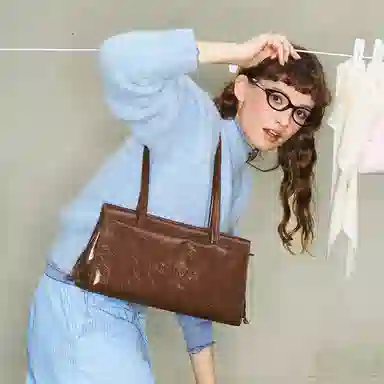 MUVA Vintage Leather Shoulder Bag Large Cherry Red