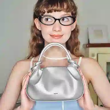 MUVA Cloud Handbag