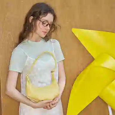 MUVA Small Calf Horn Bag