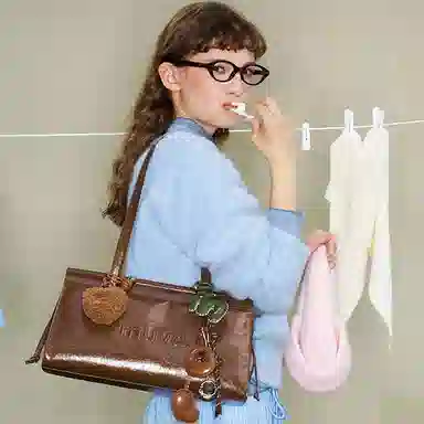 MUVA Vintage Leather Shoulder Bag Large Cherry Red