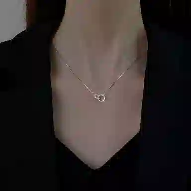 925