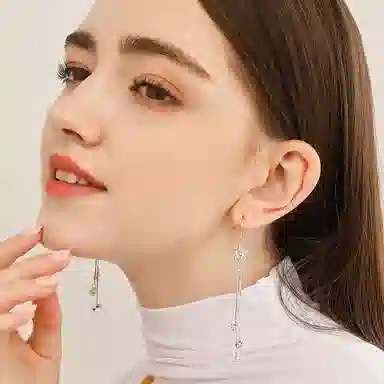 925