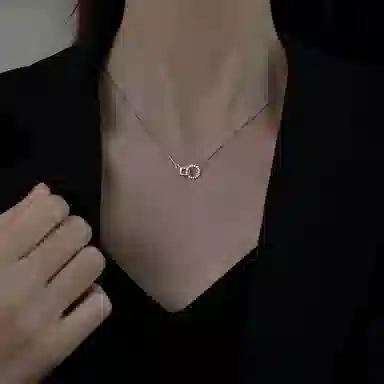 925