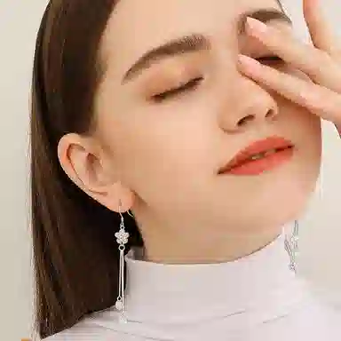 925