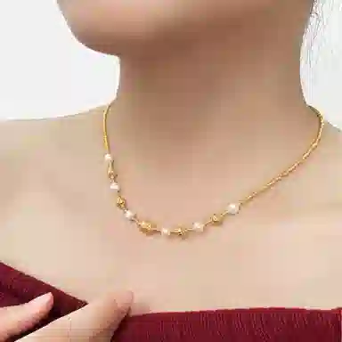 925