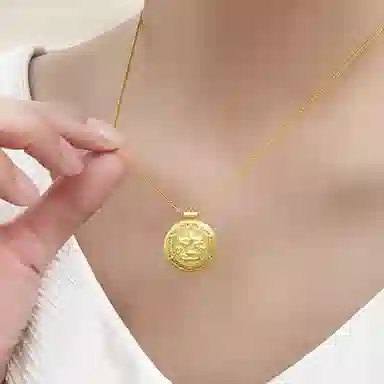 925