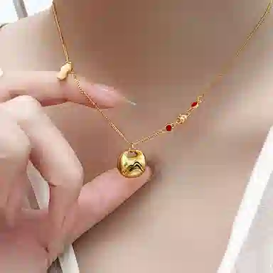 925