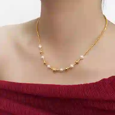 925