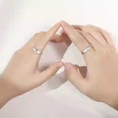 925