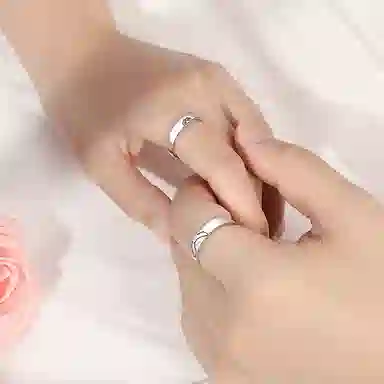925