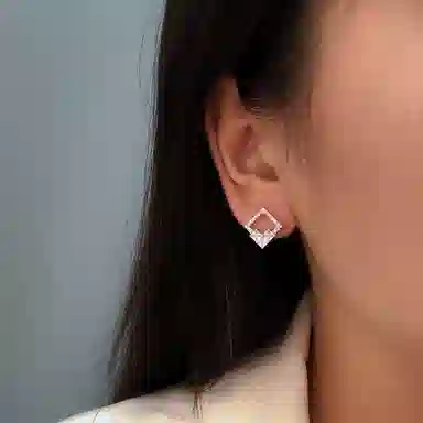 S925