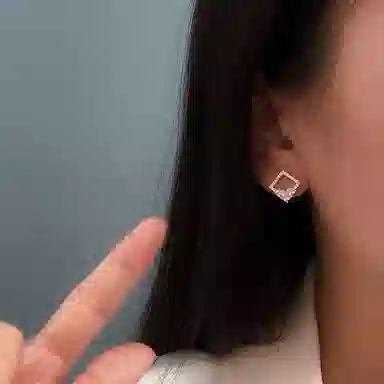 S925