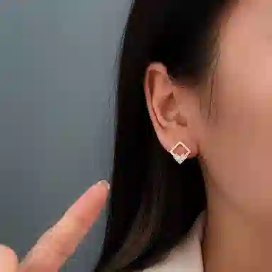 S925