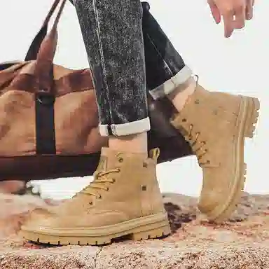 袋鼠头 超纤皮头层猪皮 潮流百搭 防滑软底  英伦风 中筒 马丁靴 男款