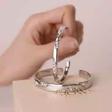 ACROWN