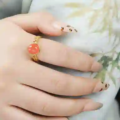 925