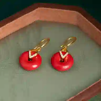 925