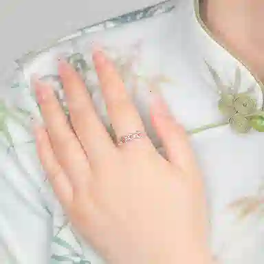 925