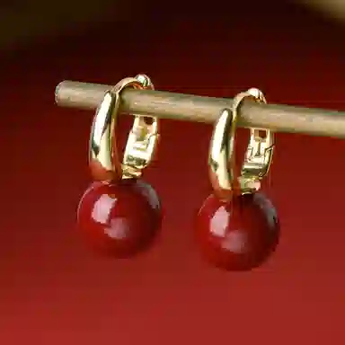 925