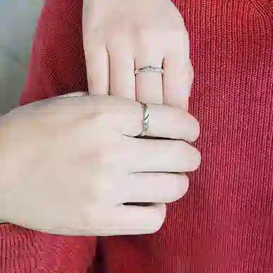 925