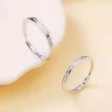 925