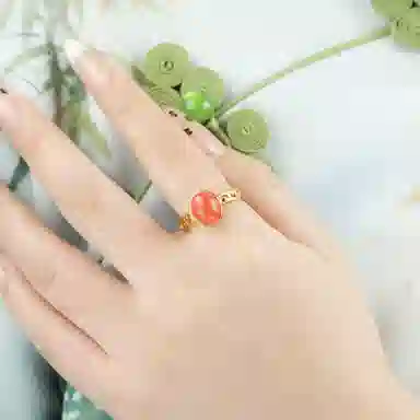 925
