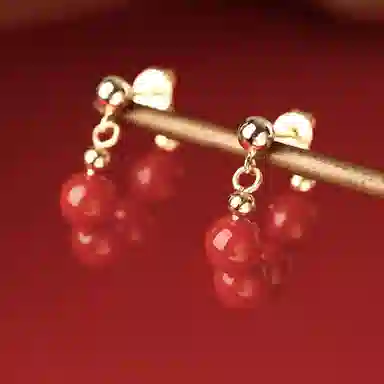 925