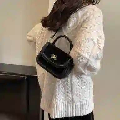 Yilu Retro Shoulder Bag