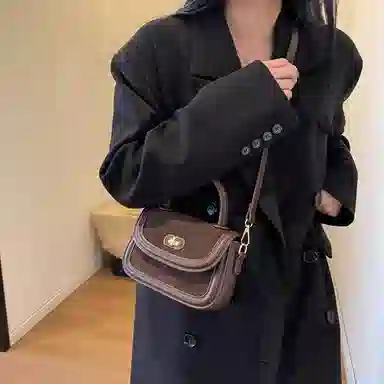 Yilu Retro Shoulder Bag
