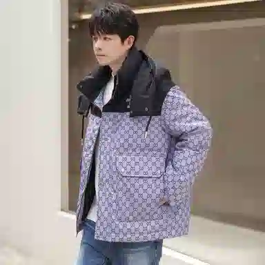 鸭鸭 拼色字母爱心印花连帽拉链羽绒服 男女同款