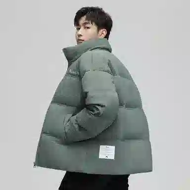 鸭鸭 加厚保暖休闲宽松无性别刺绣字母泡芙面料简约立领暗黑羽绒服外套 男款