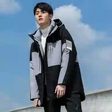 鸭鸭 拼接撞色中长款连帽滴塑标设计休闲宽松工装加厚保暖羽绒服 男款