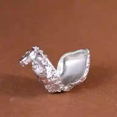 925