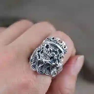 925