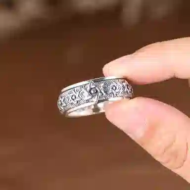 925