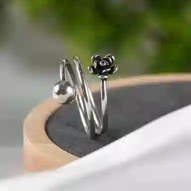 925