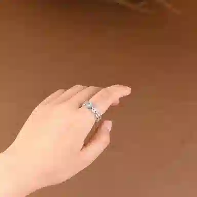 925