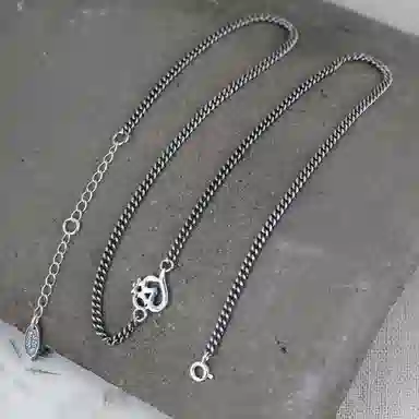 925
