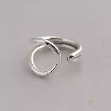 925