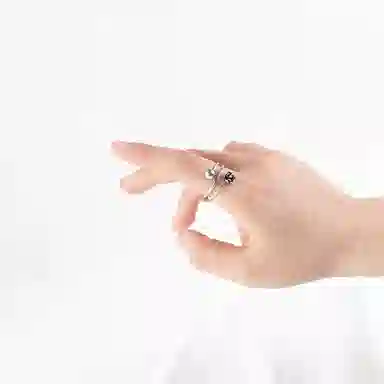 925