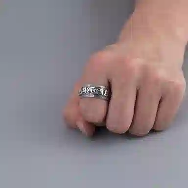 925