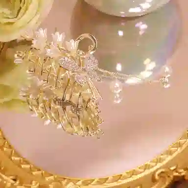 建禄 高级感蝴蝶铃兰花简约抓夹小清新小众鲨鱼夹设计优雅发饰气质通勤百搭#好运 合金 发夹 女款