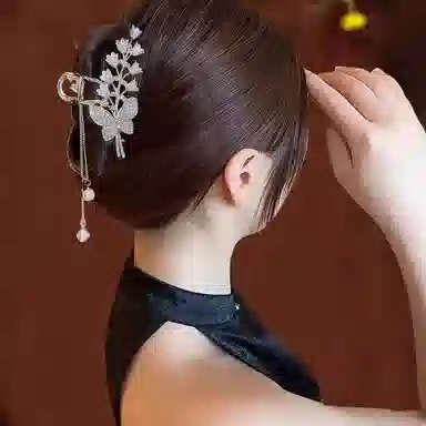 建禄 高级感蝴蝶铃兰花简约抓夹小清新小众鲨鱼夹设计优雅发饰气质通勤百搭#好运 合金 发夹 女款